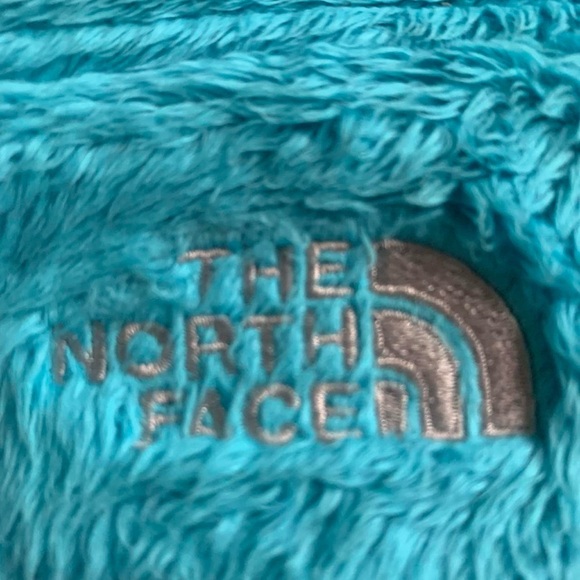 The North Face Girls Denali Thermal Fleece Beanie in turquoise blue - Picture 5 of 5